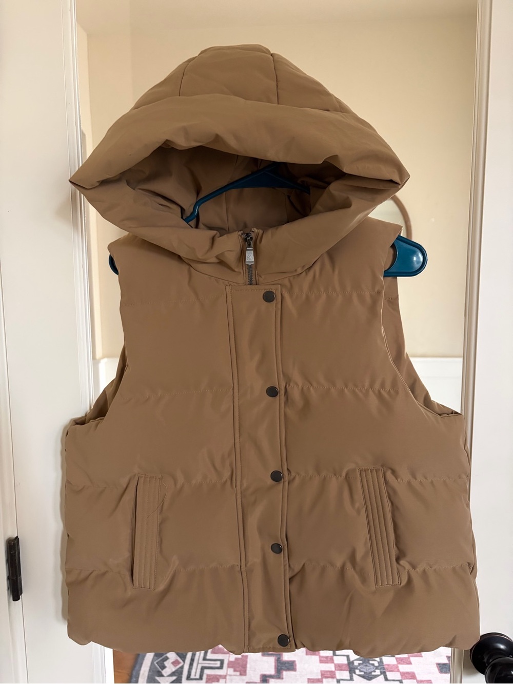 Kyodan Hooded Sleeveless Puffer Vest in Brown